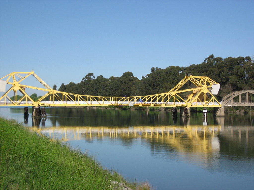 Delta bridge